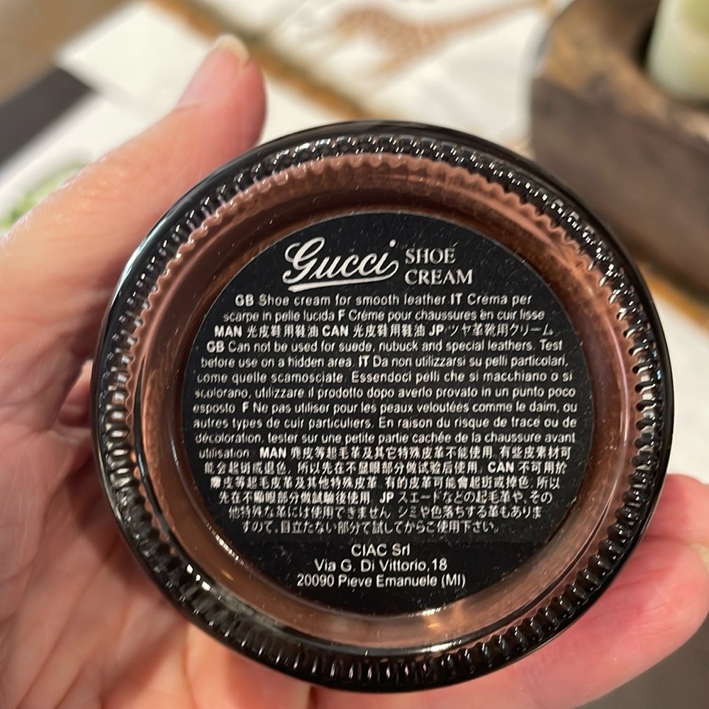 Beautiful Gucci shoe cream with box - Picture 2 of 6
